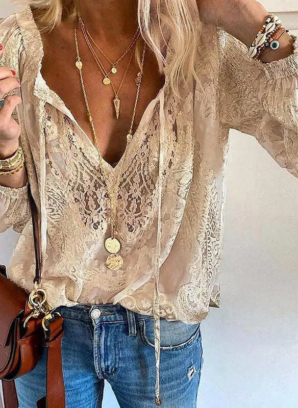 Blouse bohème élégante à encolure ajourée