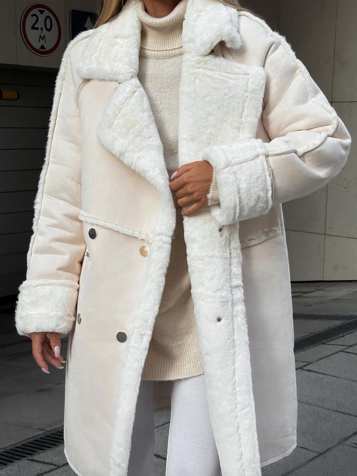 Manteau long oversize en peau lainée pour femme