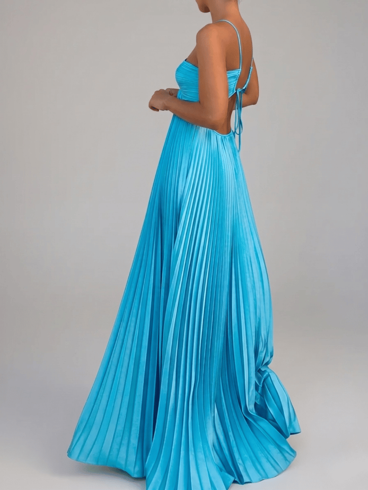 Robe longue plissée élégante à dos nu et à encolure américaine