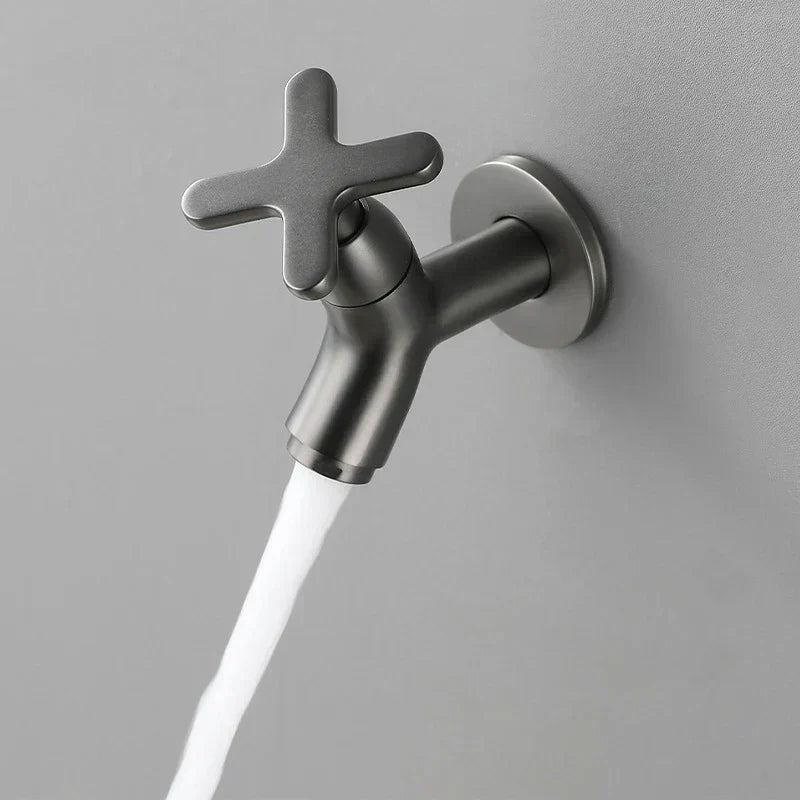 Robinet mural en laiton massif - eau froide uniquement