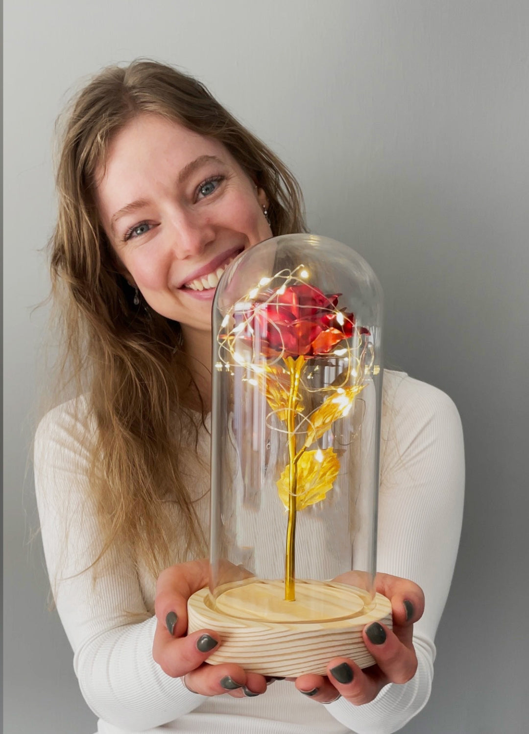 Rose éternelle | rose dorée sous cloche en verre avec éclairage LED