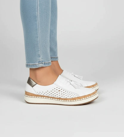 Baskets mocassin à enfiler perforées à glands femme