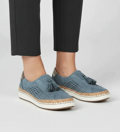 Baskets mocassin à enfiler perforées à glands femme