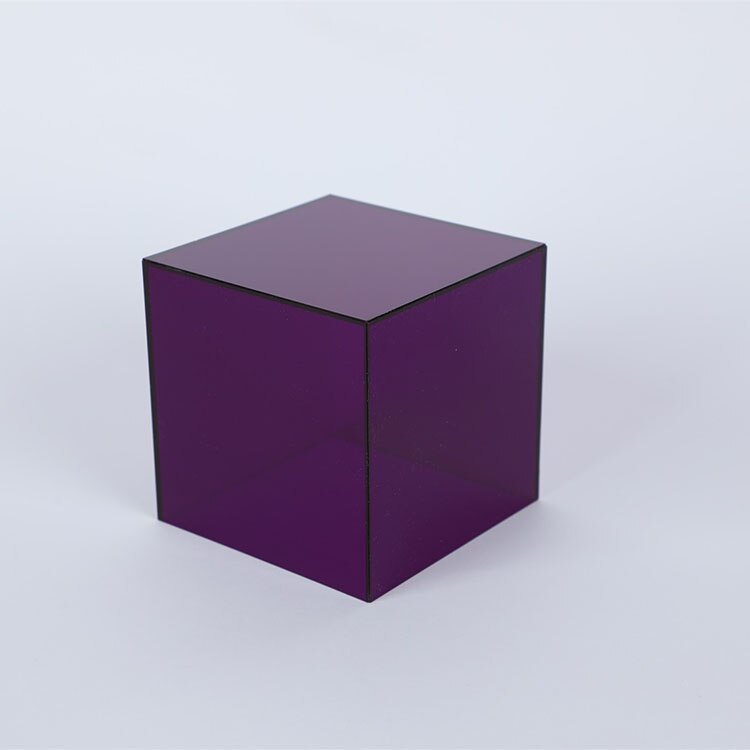 Boîte de présentation et de rangement en acrylique colorée