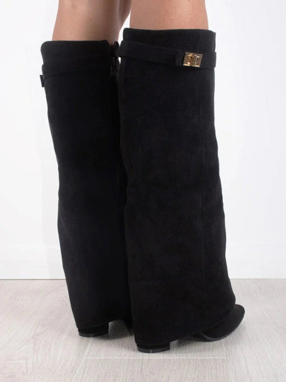 Bottes femme noires jusqu’au genou avec détails dorés