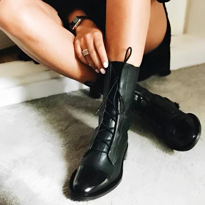 Bottes mi-mollet à lacets pour un confort élégant