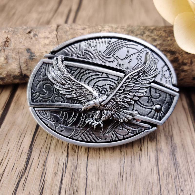 Boucle de ceinture ovale ornée d’un crâne de taureau avec couteau dissimulé