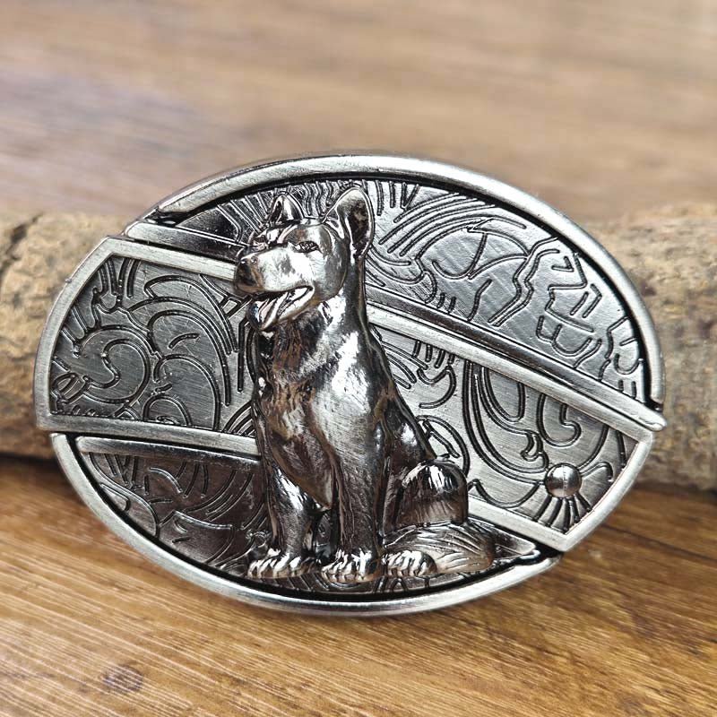 Boucle de ceinture ovale ornée d’un crâne de taureau avec couteau dissimulé