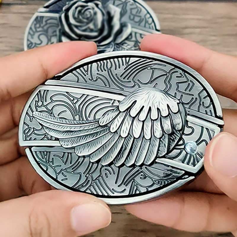 Boucle de ceinture ovale ornée d’un crâne de taureau avec couteau dissimulé