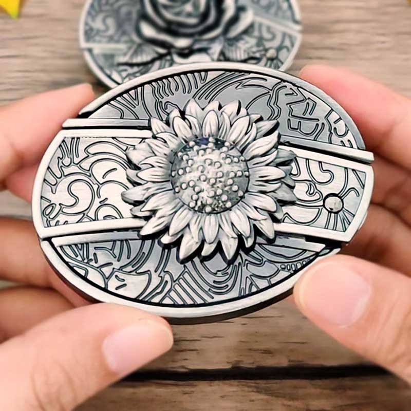 Boucle de ceinture ovale ornée d’un crâne de taureau avec couteau dissimulé