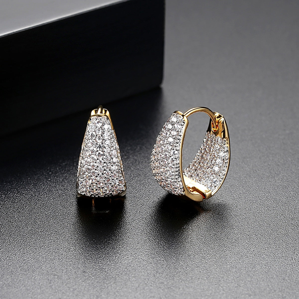 Boucles d’oreilles créoles pavées scintillantes