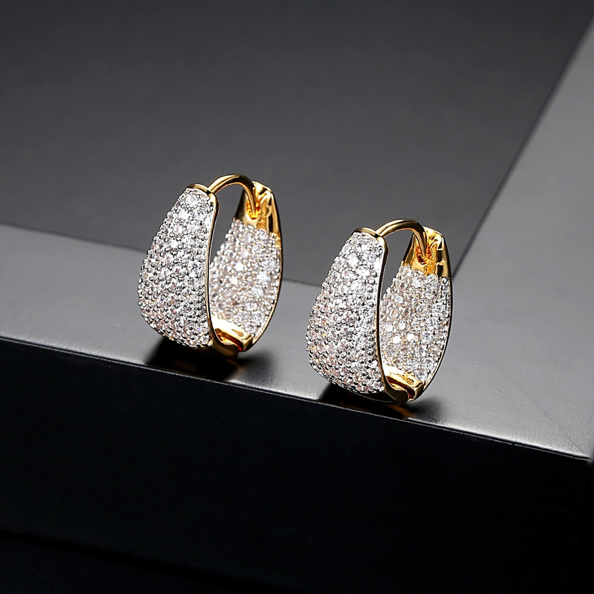 Boucles d’oreilles créoles pavées scintillantes