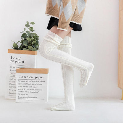 Chaussettes jusqu’au genou tricotées à la main pour femmes - douces et chaudes