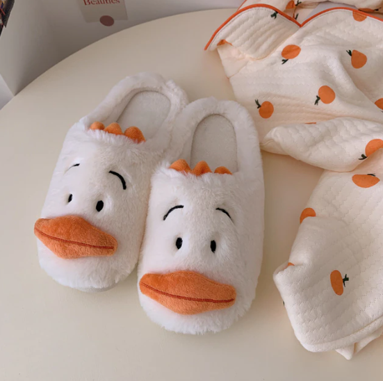 Chaussons animaux pelucheux