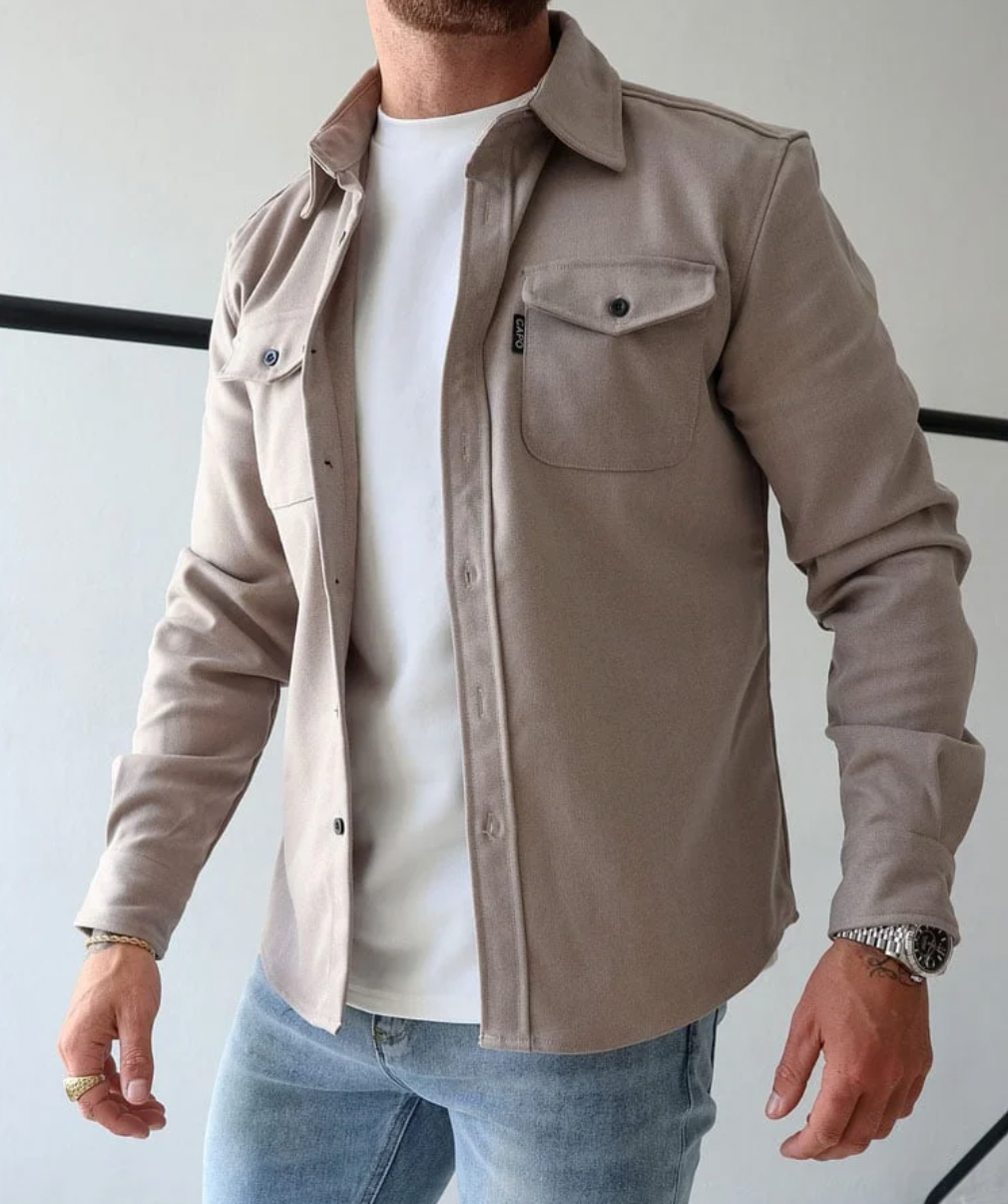 Chemise habillée moderne et élégante pour homme
