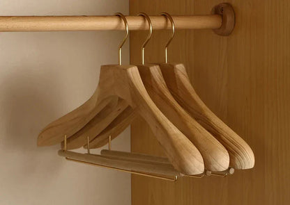 Cintres à épaules larges en bois de camphrier de qualité supérieure pour costumes et manteaux (lot de 2)
