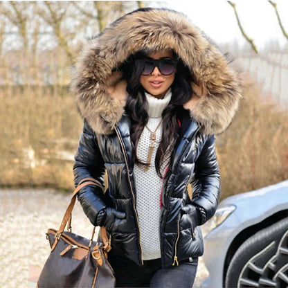 Doudoune femme à capuche bordée de fausse fourrure
