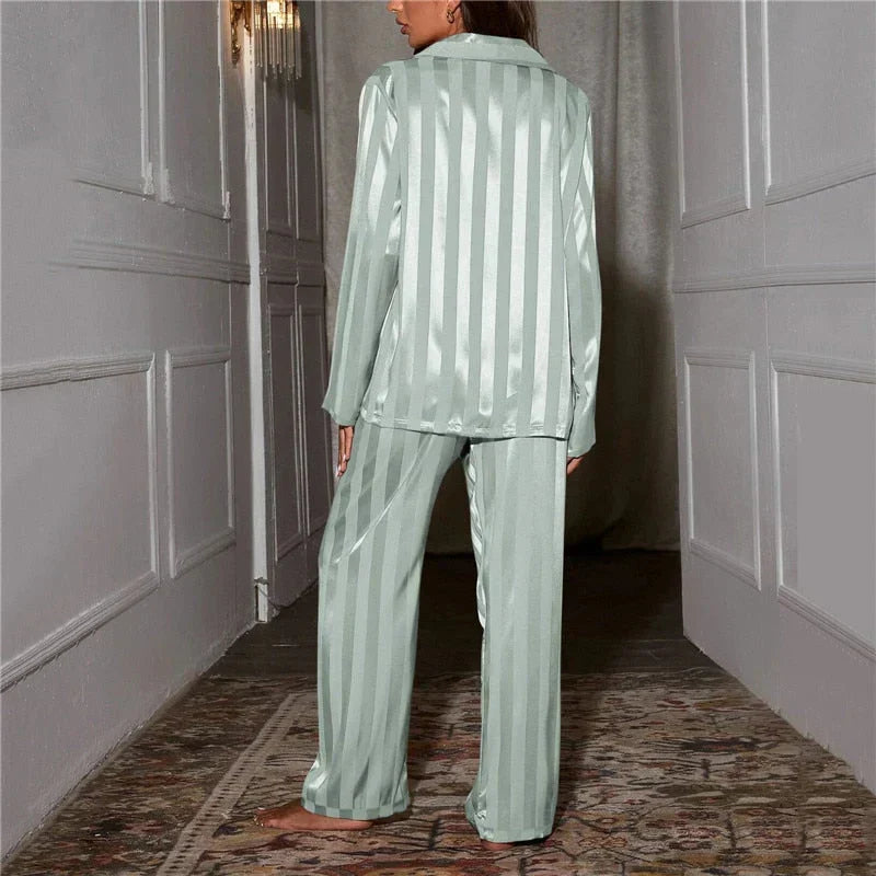 Ensemble de pyjama en satin à rayures élégant pour femme