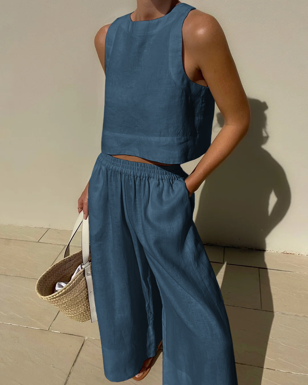 Ensemble deux pièces femme top court sans manches et pantalon large
