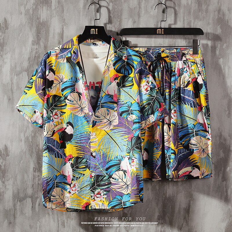 Ensemble homme joyeux et estival