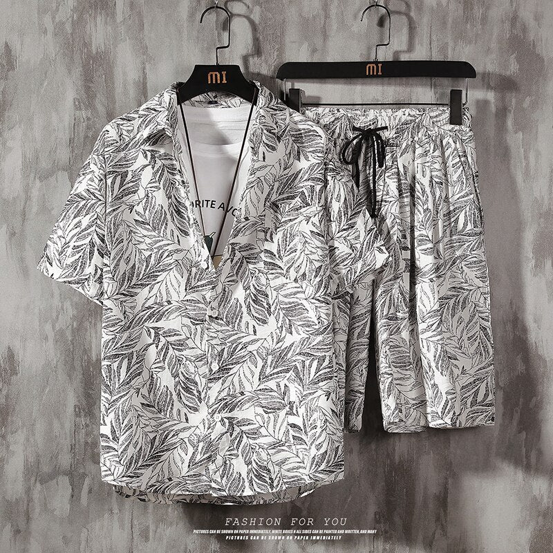 Ensemble homme joyeux et estival