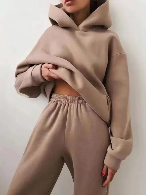 Ensemble loungewear femme, coupe décontractée, sweat à capuche et pantalon de jogging
