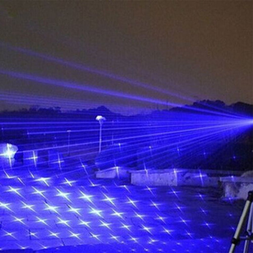Lampe torche laser à faisceau bleu | sortie optique haute intensité 450 nm | portée tactique de 5 000 m+ | mise au point réglable, châssis en aluminium | capable d’allumage thermique