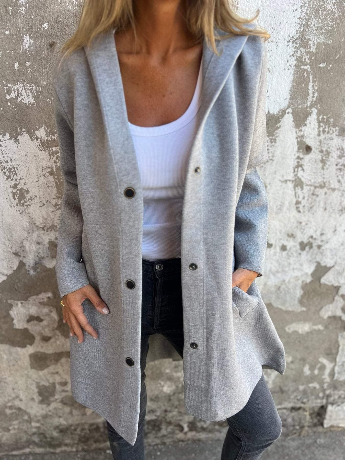 Manteau à capuche boutonné devant pour femme
