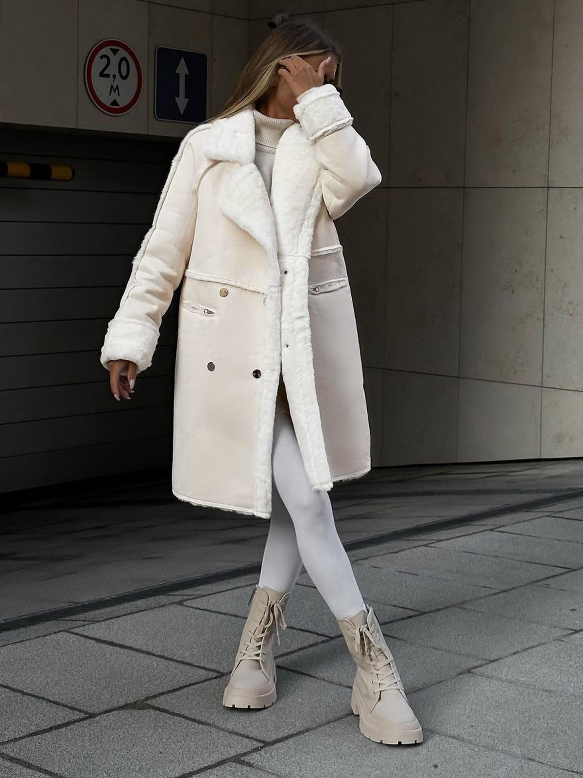 Manteau long oversize en peau lainée pour femme