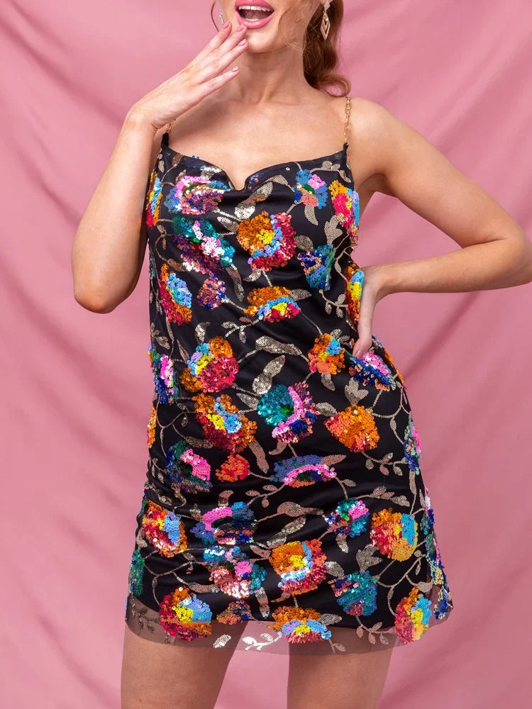 Mini-robe nuisette fleurie pour femme - bretelles en chaîne, dos nu