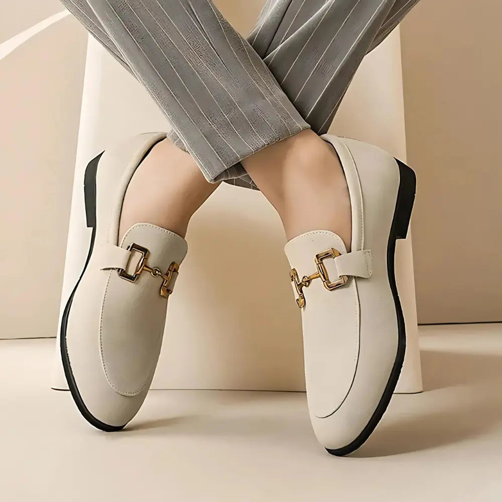 Mocassins en daim à boucle métallique pour l’automne