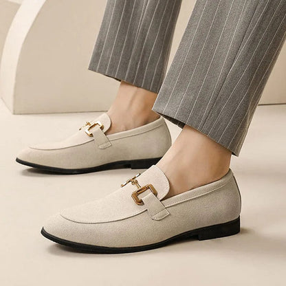 Mocassins en daim à boucle métallique pour l’automne