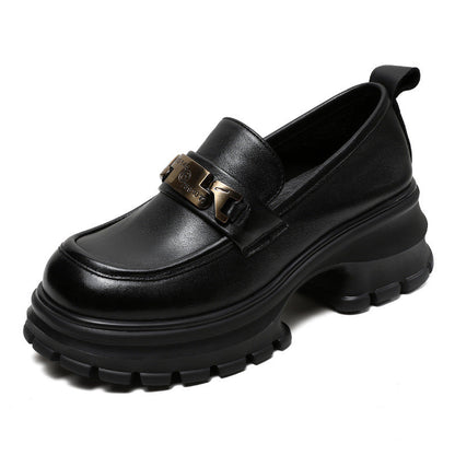 Mocassins femme à plateforme et chaîne moderne