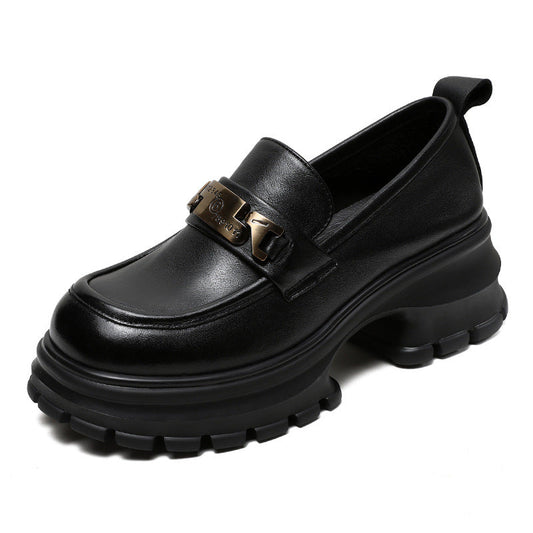Mocassins femme à plateforme et chaîne moderne