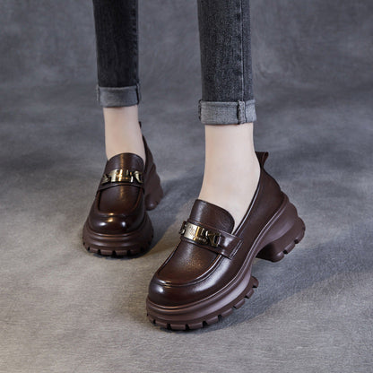Mocassins femme à plateforme et chaîne moderne