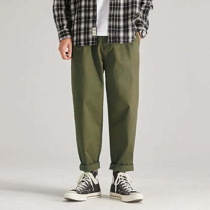 Pantalon homme raccourci à plis, coupe fuselée