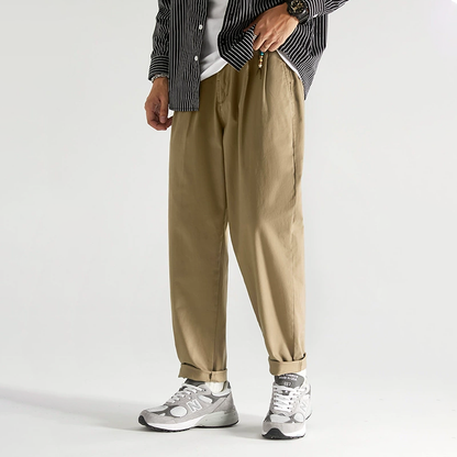 Pantalon homme raccourci à plis, coupe fuselée