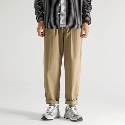 Pantalon homme raccourci à plis, coupe fuselée
