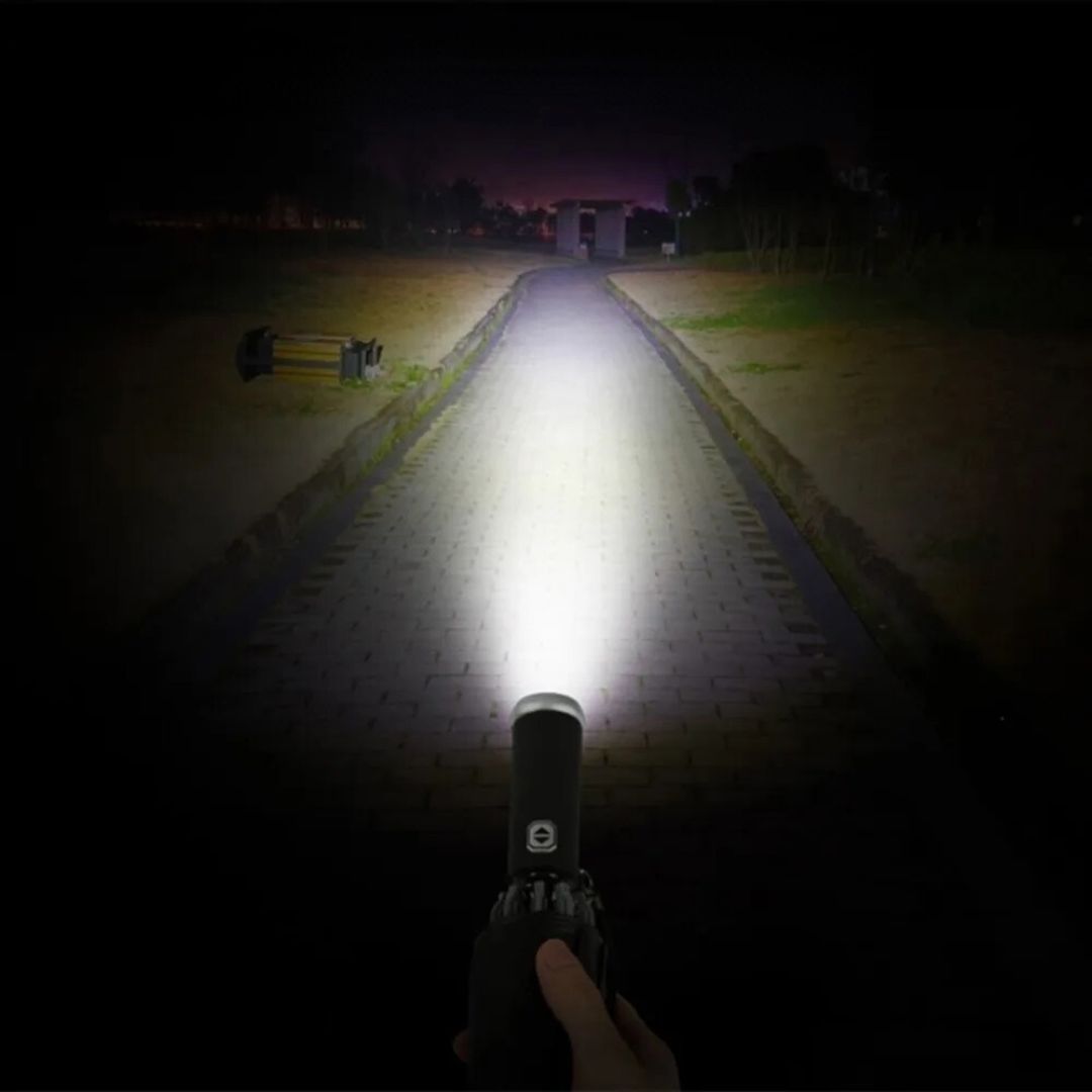 Parapluie LED avec lampe de poche intégrée