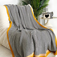 Plaid de luxe à chevrons dorés