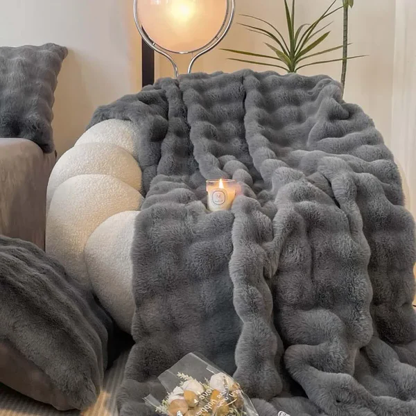 Plaid en fausse fourrure pelucheuse pour un confort ultime