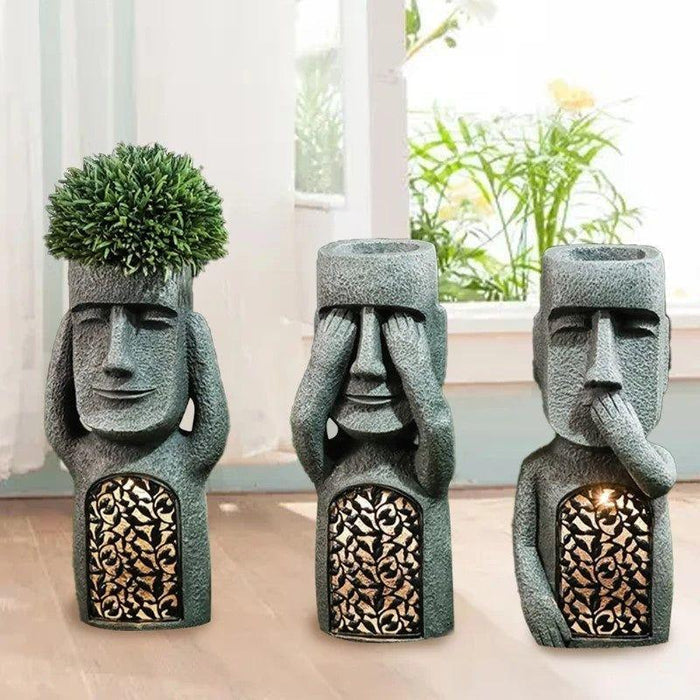 Pot de fleurs à visage sculpté