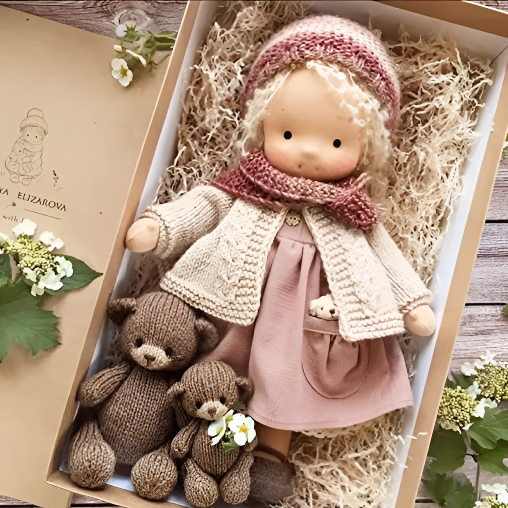 Poupée Waldorf câline avec gilet en maille douce