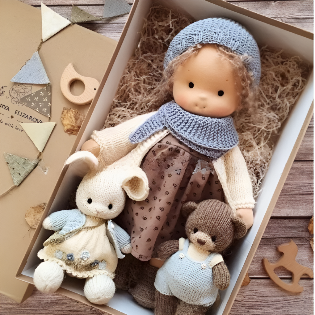 Poupée Waldorf câline avec gilet en maille douce