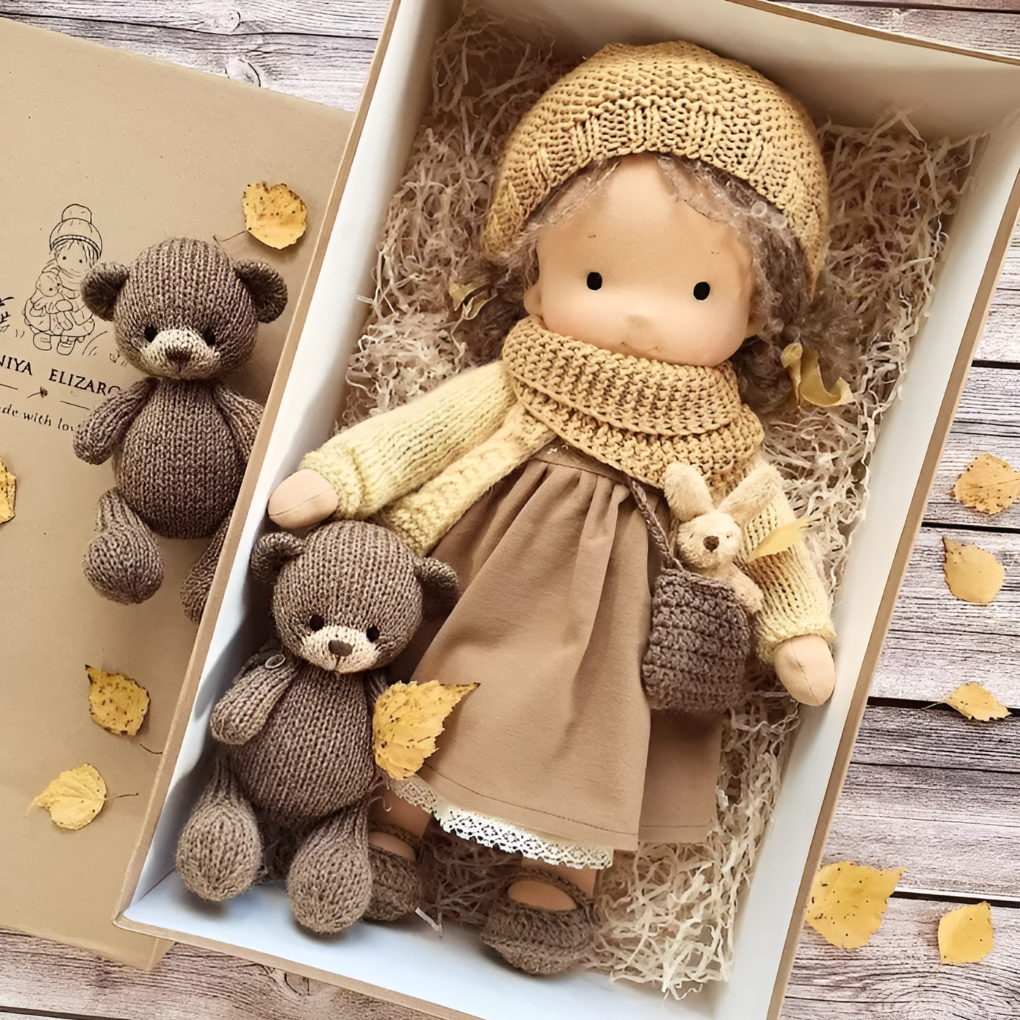 Poupée Waldorf câline avec gilet en maille douce