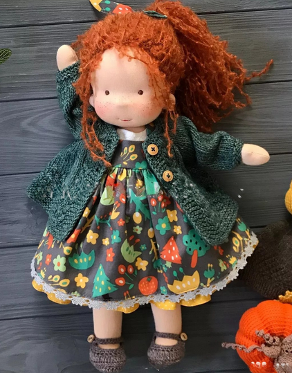 Poupée Waldorf faite à la main en tissu doux - jouet créatif pour enfants