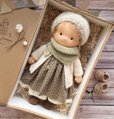 Poupée Waldorf faite à la main en tissu doux - jouet créatif pour enfants