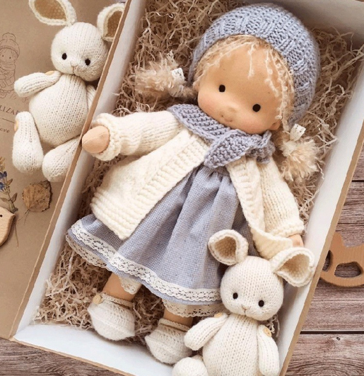 Poupée Waldorf faite à la main en tissu doux - jouet créatif pour enfants