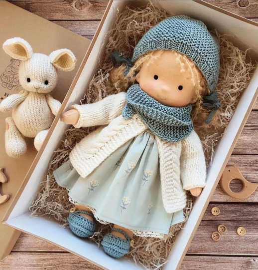 Poupée Waldorf faite à la main en tissu doux - jouet créatif pour enfants