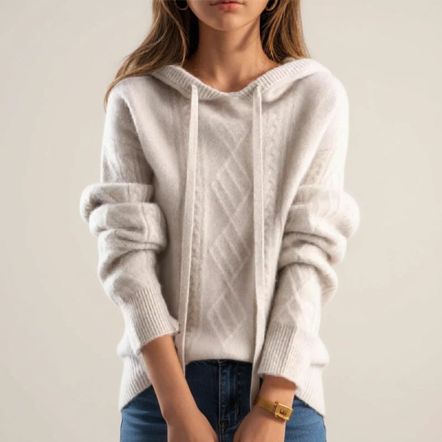 Pull à capuche douillet en maille torsadée pour femme